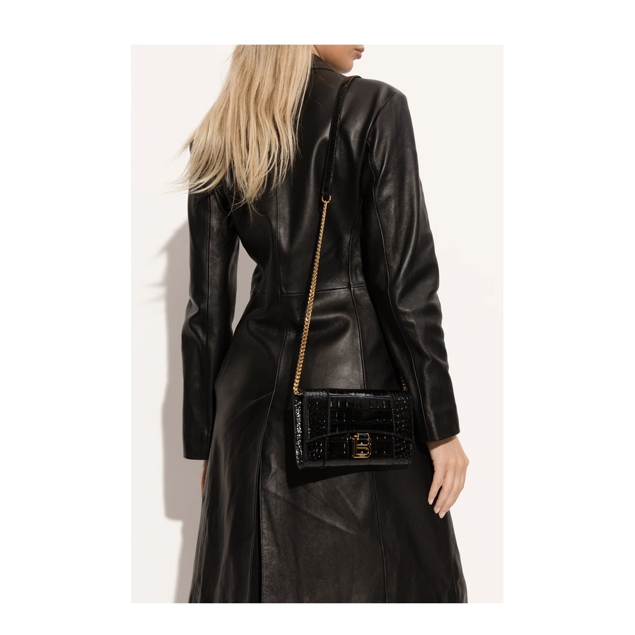 Hourglass Wallet On Chain in Black - Image 2