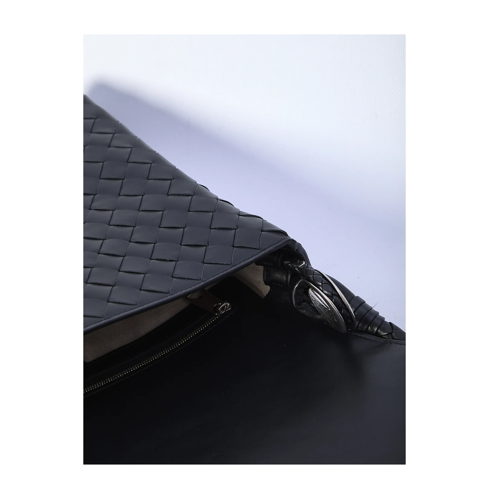 Swing Medium Leather Shoulder Bags - Black - Image 4