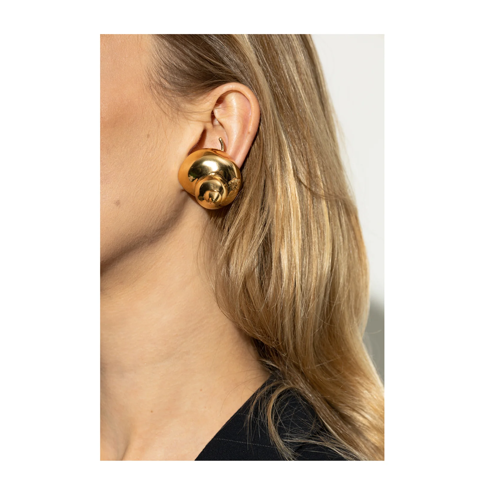 Shell Motif Clips Earrings - Image 2